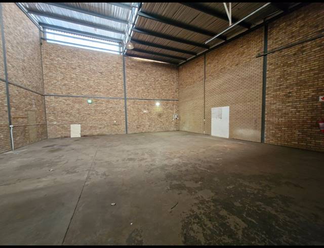 240M² FACTORY TO LET IN DRIEHOEK